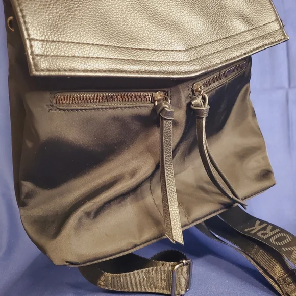 Backpack - Picture 7 of 7